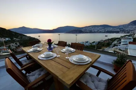 Award Winning Panoramic 4-bed/bath villa 100 m. from beach, pool, jacuzzi, sauna Отели рядом с достопримечательностью «Kaputas Beach»