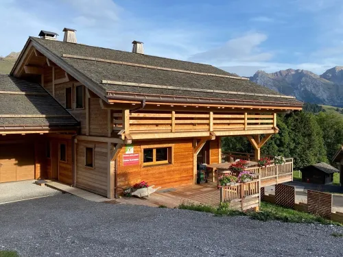 Individual chalet for 15 people