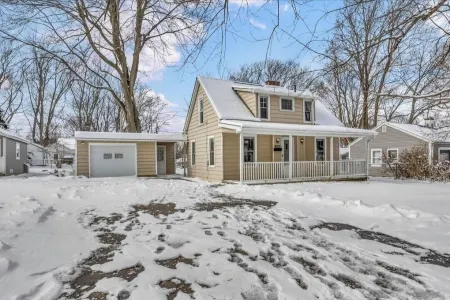 Lakeside Serenity, Peace, and Tranquility in Madison!