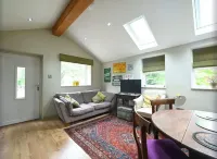 Central Ripon quiet pad. Private off-street parking. Fully equipped snug annex. Hotels in Ripon