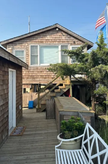 Charming StoneHarbor WATERFRONT back-bay cottage minutes to beautiful SH beaches