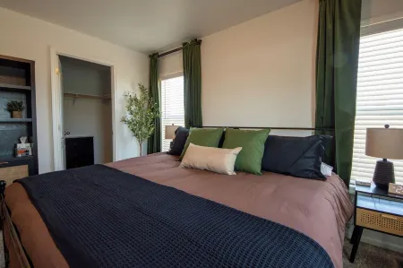 The Green House - 3 King beds, 2 Bathrooms in Yuma AZ