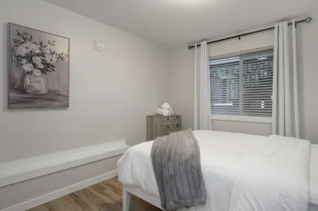 Bright and Cozy suite, great for work stays or vacations heart of Campbell River