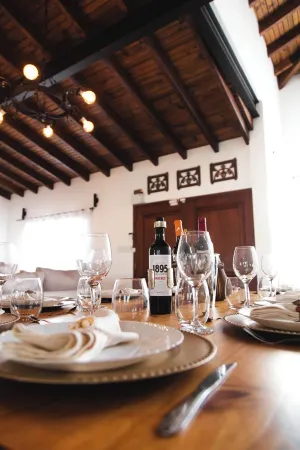 Spacious 4-bedroom villa with WiFi and AC in charming Luján de Cuyo Отели рядом с достопримечательностью «Carmine Granata»