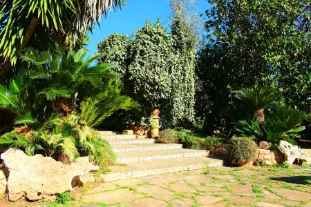 Spacious villa surrounded by greenery, ideal for groups(Numerous all inclusive services)