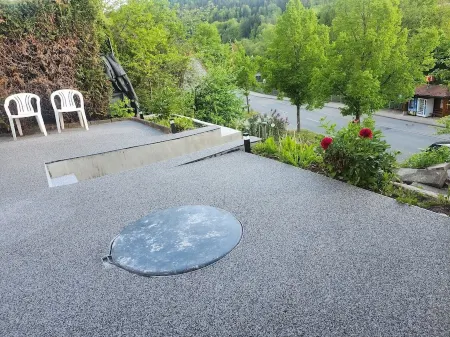 Charming 2-bedroom apartment with WiFi and AC in serene Ebhausen Отели в г. Эбхаузен