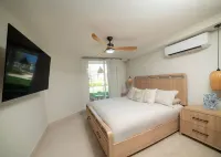 Charming 1 k-bedroom+1 sofa bed, 2 f-bath/kitchen/beachfront/pool/w Wi-fi condo