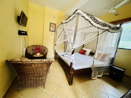 Two minutes walk  to the Beach! a comfortable 4Bedroom Villa in Diani Galu Beach