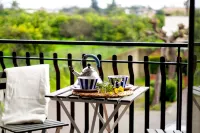 I WILL TAKE YOU TO THE SEA, with a swimming pool and tennis court. Near the sea