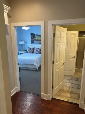 Charming 2-bedroom condo with WiFi, fitness room in awesome Williamsburg