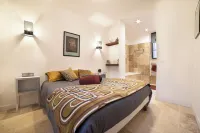 Chapelle Rénovée du Xixe Siècle Hôtels à : Montargis