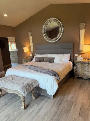 Spacious Farmhouse Retreat - pet friendly, pool, deck, Orchard views, and more. Hotels in der Nähe von King's Lock Craft Distillery