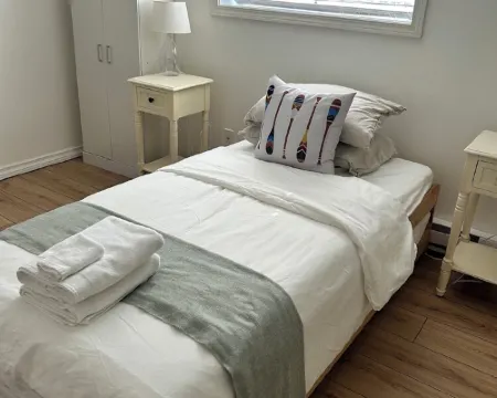 *PROMO* Road access 4 bdrm/2 bath house on Lake of the Woods-2 mins to downtown! Hoteles en Kenora