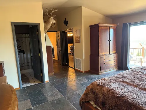 3-bedroom home in Pine-Strawberry with WiFi, fitness room, AC, no pets