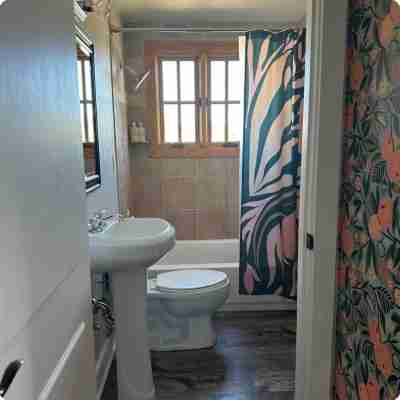 Shaffer's Flat - Stay and play IN downtown Bend! Rooms