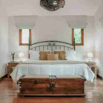 Hacienda La Perezosa in Cerro Azul Rooms