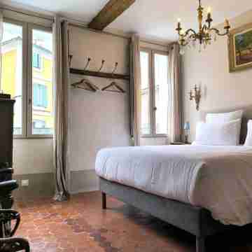 Armance, charming air-conditioned apartment in the heart of town. Rooms