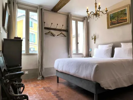 Armance, charming air-conditioned apartment in the heart of town.