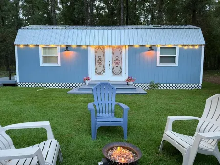 Romantic Barn Retreat - 7 Acres Near Gainesville, Firepit & Springs Отели в г. Алачуа