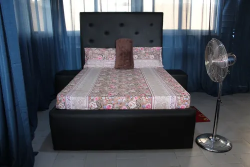 Chambre, Salon Meublé Moins Cher Idéal Pour Votre Séjour Hotel a So-Ava