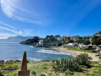 Stunning apartment only 100 meters from the sea and spectacular gulf view.