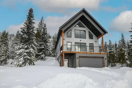 Skiing & Hot tubbing at Mt Washington Chalet