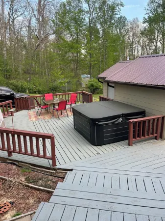 Charming 3-Bedroom Cabin with Hot Tub, Wi-fi Near Nolin Lake and Mammoth Cave