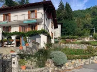 Casa Savina, Stunning Lake and Mountain Views, Private Garden With Parking Space Hotels in Plesio