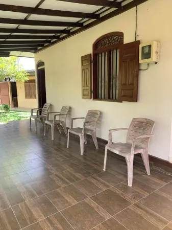 Charming villa with 1 bed room WiFi,AC in lovely Ambalangoda,10min walk to beach