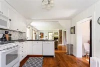 Greek Revival Farmhouse in Stockbridge Hotels in Stockbridge