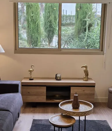 STUDIO APARTMENT IN MOUGINS Отели в г. Мужен