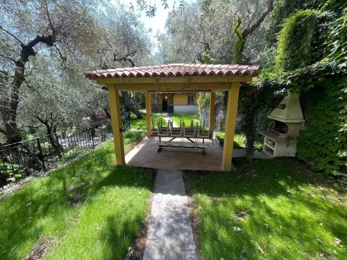 La Casetta tra ulivi e colline, con giardino privato