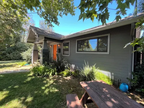 Cozy Craftsman Sanctuary in the Best Neighborhood in Modesto