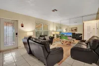 Charming 2-bedroom house in brilliant Miami with WiFi, AC that fits 8 people