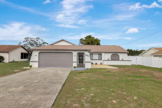 Charming 2-bedroom house with pool and fenced in backyard. Sleeps 8