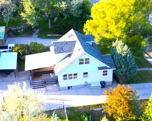 Beautiful 3-bedroom house by Sinks Canyon Hotels in Lander
