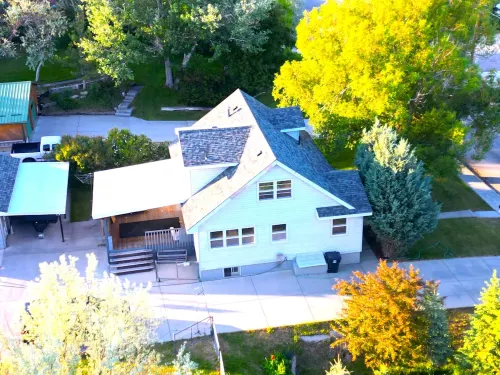 Beautiful 3-bedroom house by Sinks Canyon Hotels in Lander