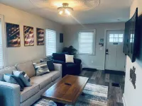 Charming 2-bedroom house in the Walkable Hammondsport Village near Keuka Lake! Hotels in Hammondsport