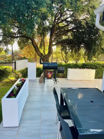 Entire Cape-Dutch house on boutique horse farm. Pet-friendly! Digital Nomads! Отели в г. Кунгвини