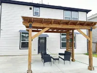 Nestled Cozy 4-bedroom house with Loft, Pergola, WiFi, AC in enjoyable Spring 스프링 호텔