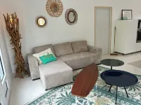 Charming house with garden and beach access 杜萊隆城堡住宿飯店