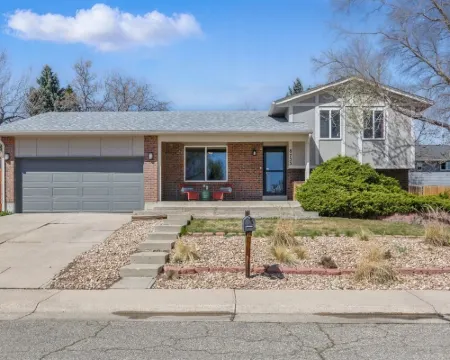 Spacious 4BD - Backyard BBQ, Fire Pit & Mini Golf Hotels in Arvada