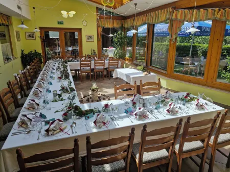 Hubertushof Отели в г. Земмеринг