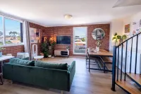 The Heritage Loft | City views + free parking Hotels in Brunswick