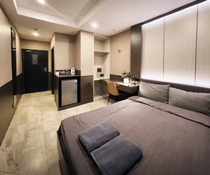 Max Residence Отели рядом с достопримечательностью «Роял Гарден Плаза»