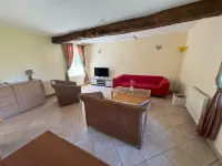 Country house nestled in a stable near Utach Beach. Dogs welcome!