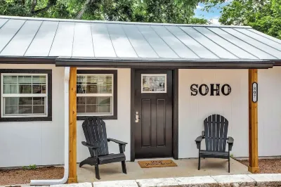 Poplar Place Soho with Hot Tub - 6 Blks to Main St Hotel in zona Pioneer Museum Complex