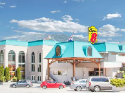 Super 8 by Wyndham Castlegar BC キャッスルガーのホテル