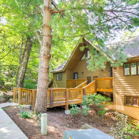 Wintergreen Resort Condo w/ Deck, 0.3 Mi to Slopes