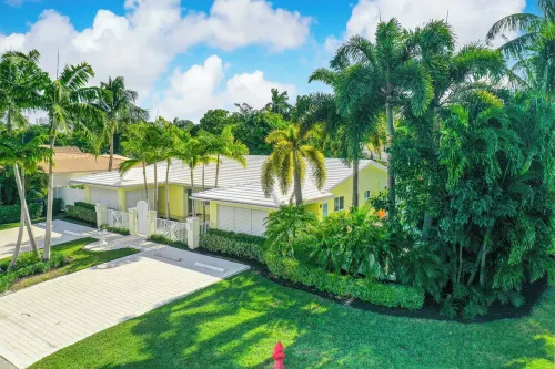 Aug  Sep month available! 2B 2BA  w POOL 4min to Fort Lauderdale beaches . Messi